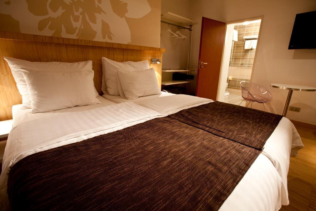 Dahlia Inn Prague Room photo